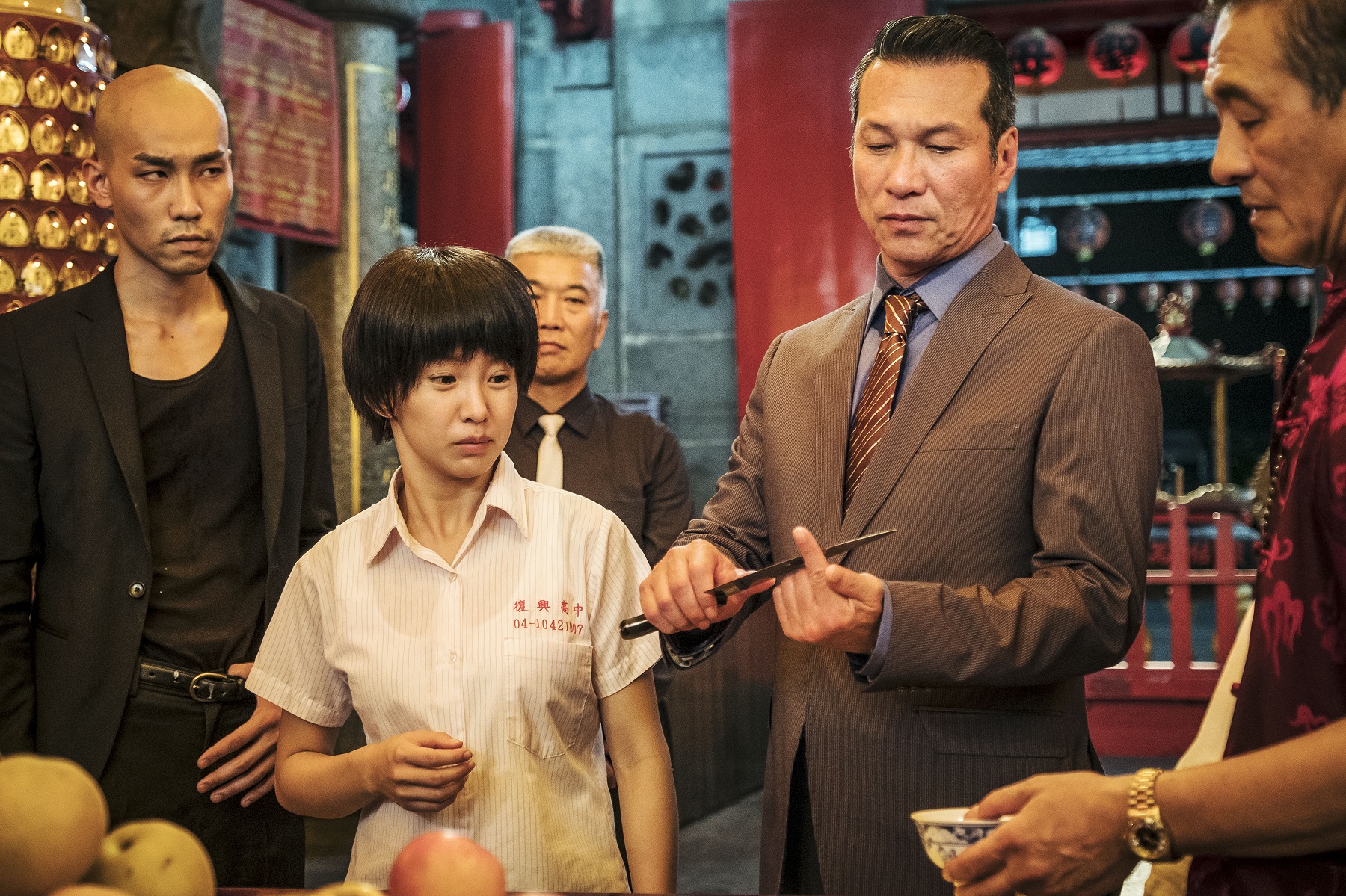 黃仲崑在《通靈少女》劇中不惜以自己的鮮血獻祭。（HBO_Asia提供）