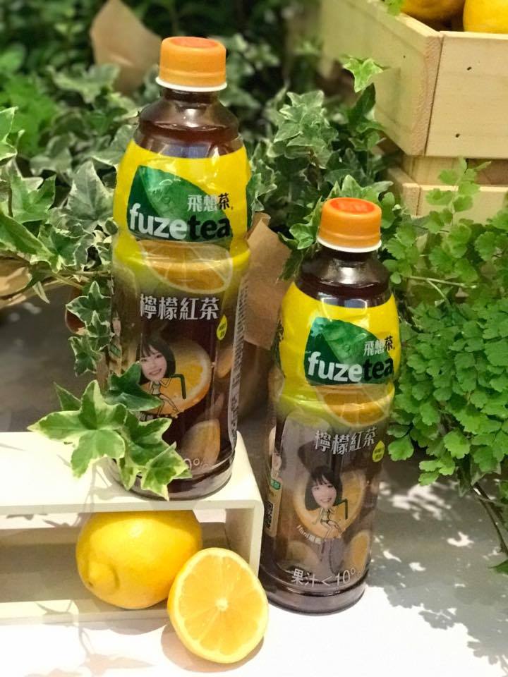 （圖三）「fuze tea飛想茶」新包裝外層以檸檬鮮黃色為基底，搭配Q版Hani圖案，可愛風當道。（徐力剛攝）