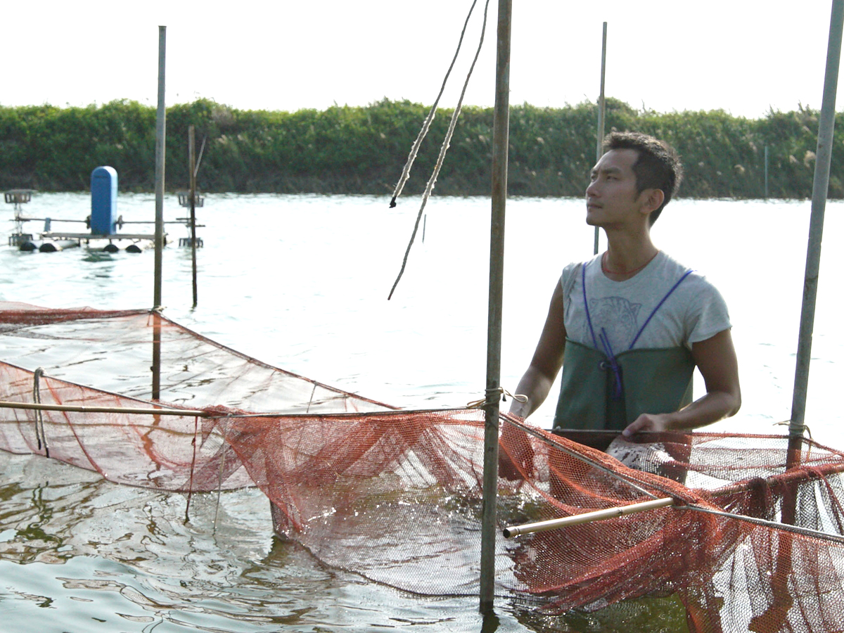 李辰翔在《守護寶地》飾演都市返鄉的青年漁民