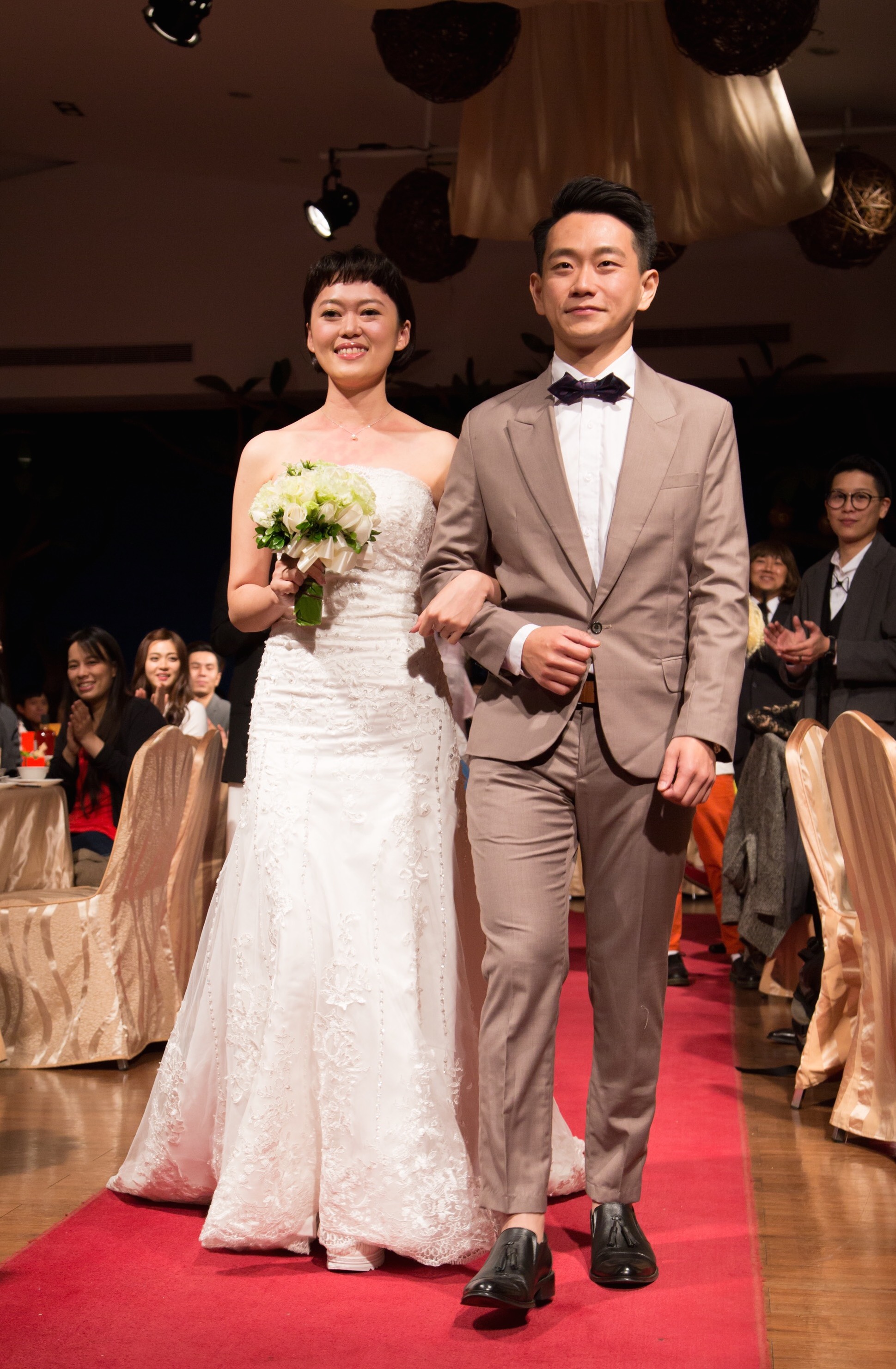 陳家逵與同為劇場演員的周羿汎辦婚宴。