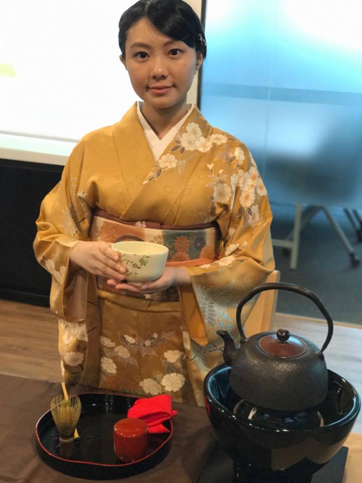 （圖四）活動現場邀請專家示範日本茶道品飲，體驗日本文化精神。（徐力剛攝）