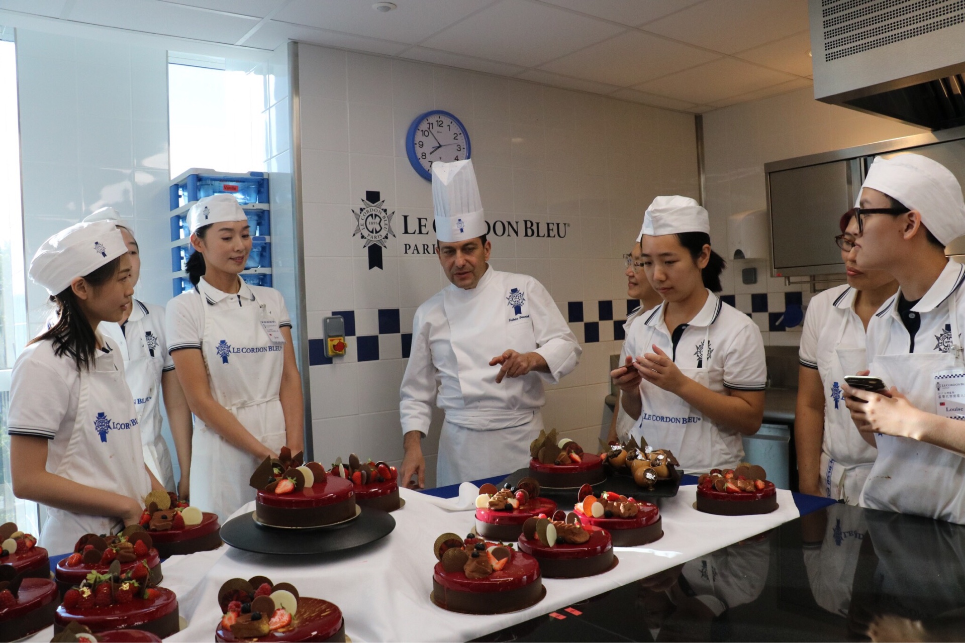 王靜瑩到法國巴黎藍帶學院上烘焙課程