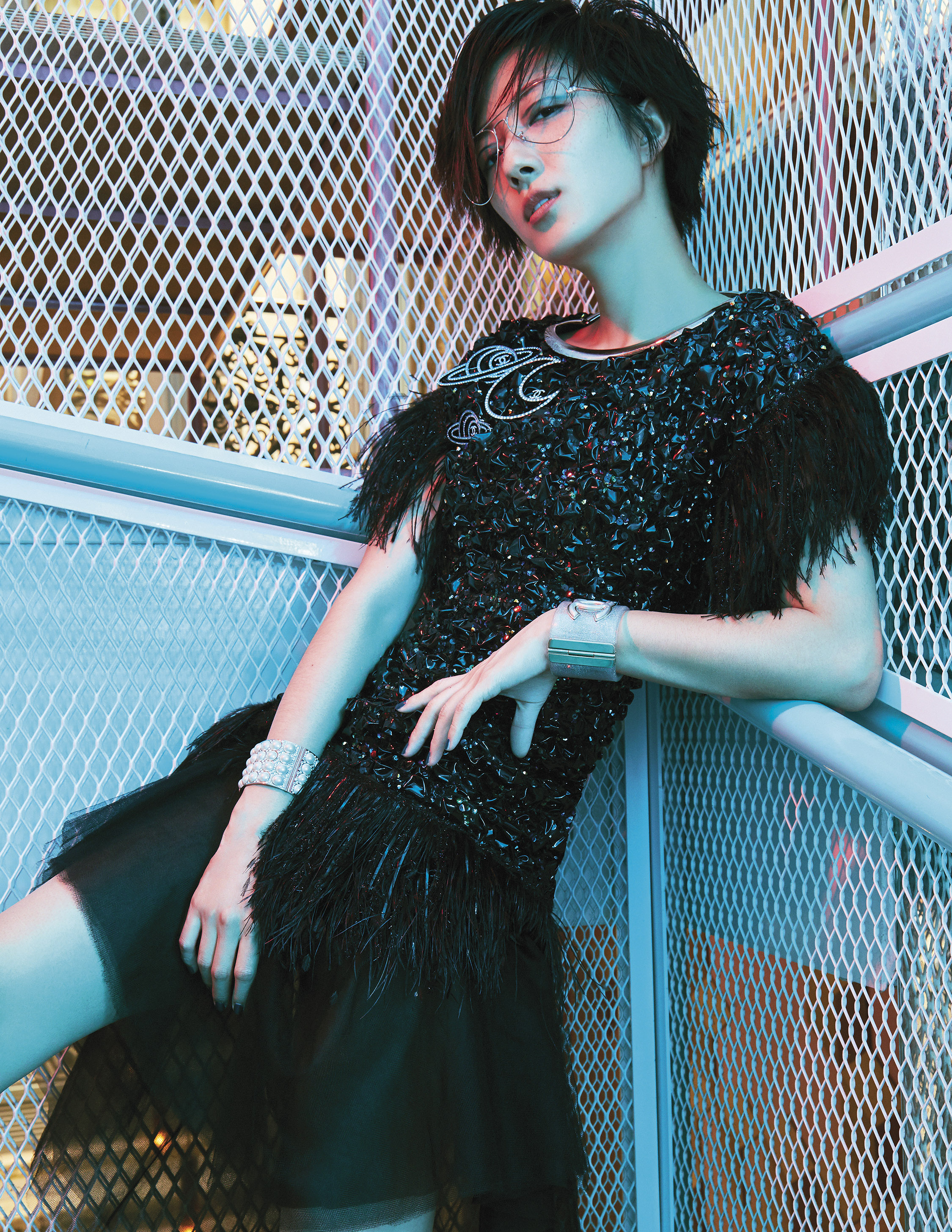 黑色珠飾羽毛小洋裝、頸飾、手環（Chanel）.jpg