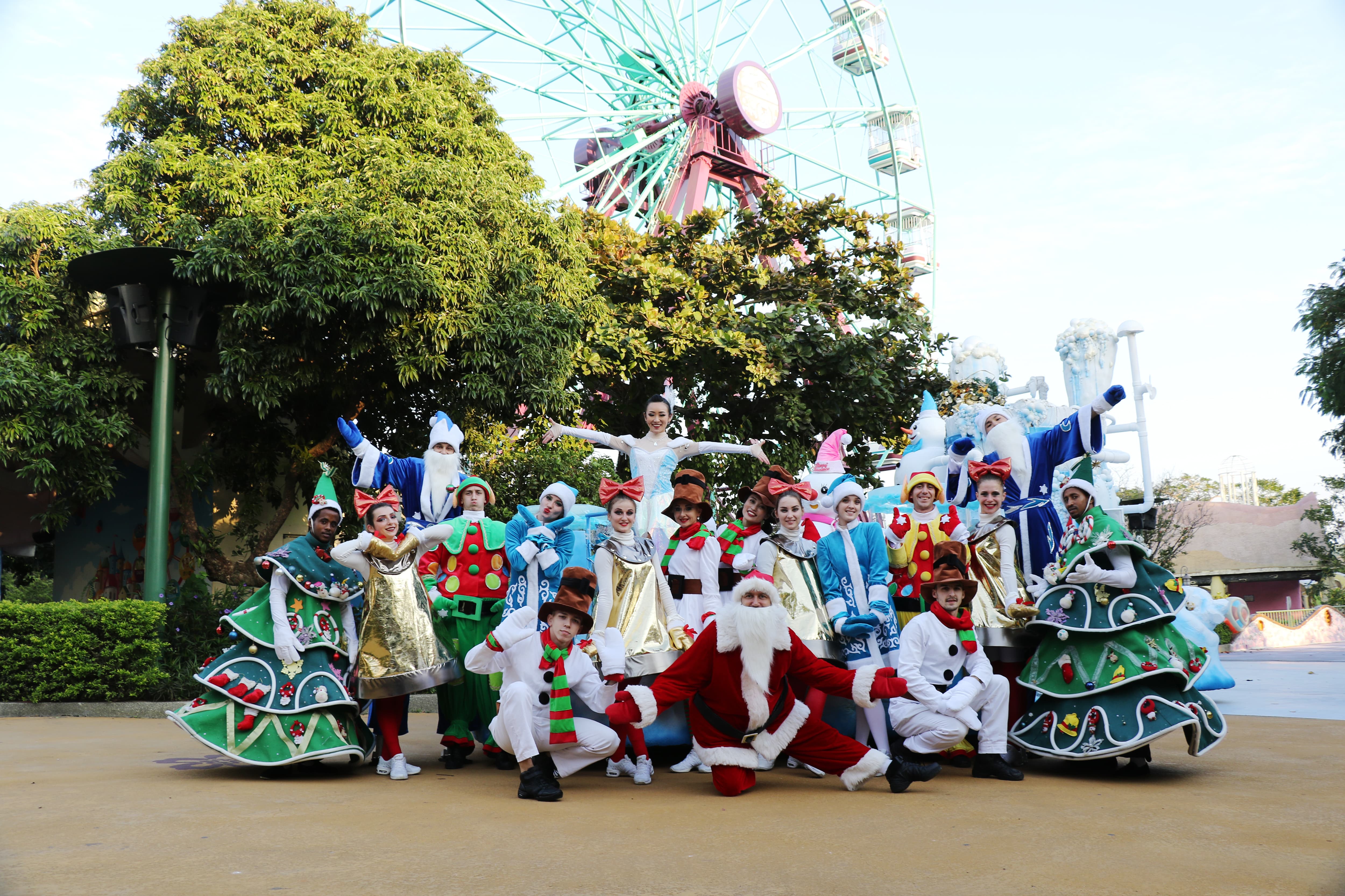 1124起麗寶樂園推出全新的聖誕花車遊行表演.jpg