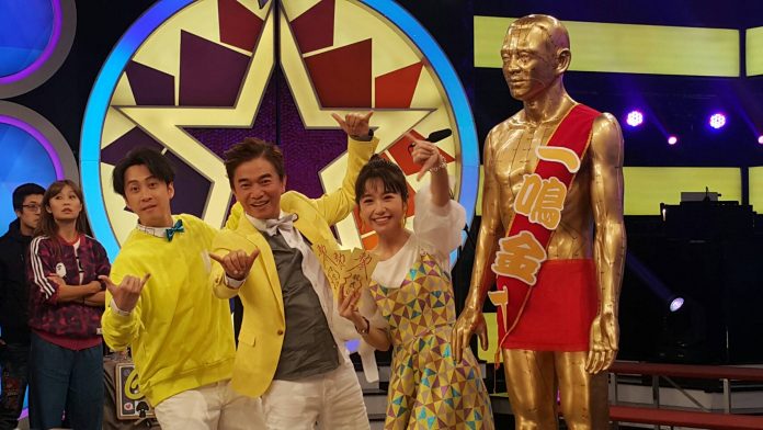 陳漢典（左起）、吳宗憲、Lulu歡度節目六周年。（吳維書攝）