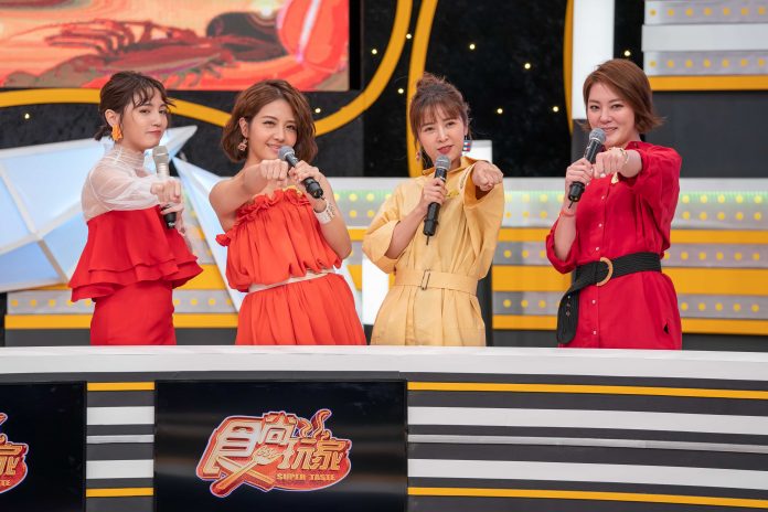 Dora（左起）、李宣榕、大元、楊雅筑參加節目錄影。（TVBS提供）