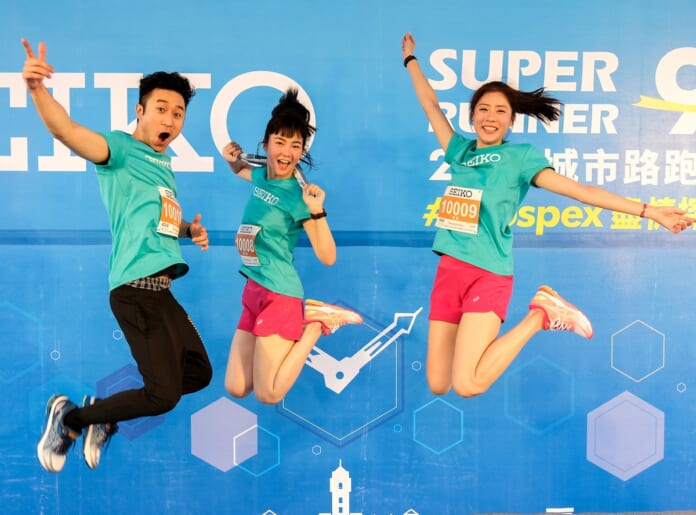 舒子晨（中）與劉璇（右）、Sam Lin現身2019 Seiko Super Runner城市路跑賽。（品牌提供）