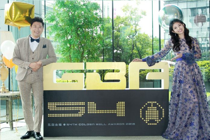 侯昌明（左）、李千那擔任第54屆廣播金鐘獎主持人。（三立提供）