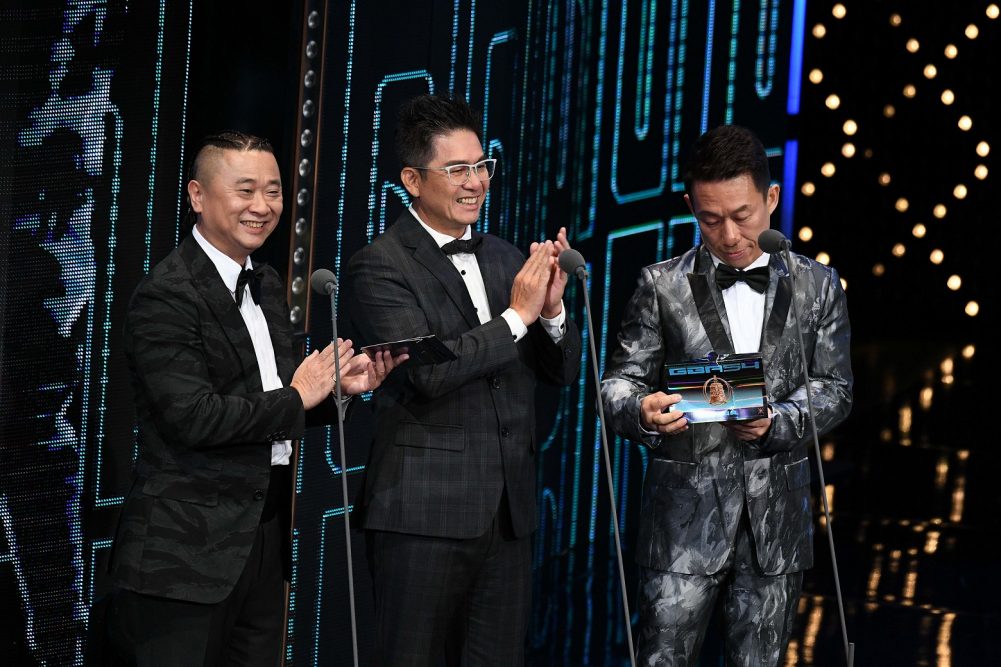 典禮收視最高點落在邰智源（左起）、洪都拉斯、郭子乾擔任頒獎人，將綜藝節目獎頒給《聲林之王》。（三立提供）
