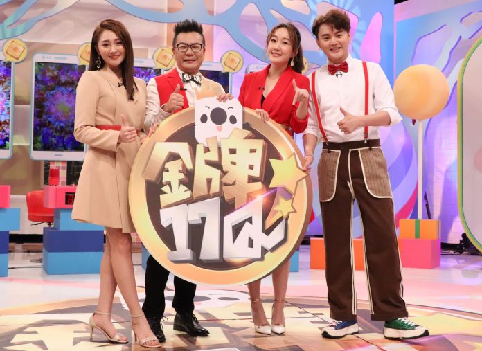 張文綺（左起）、沈玉琳、巴鈺與許富凱一起主持新節目。（中天提供）