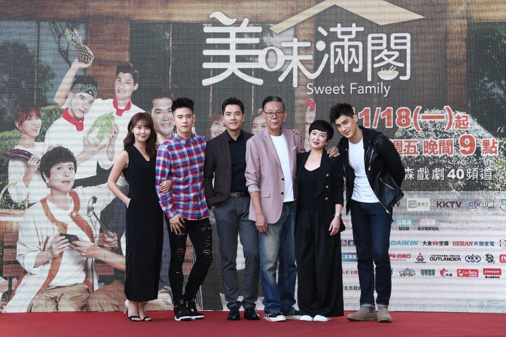林昀希（左起）、JR紀言愷、王傳一、龍劭華、苗可麗與羅宏正合拍新戲。（東森提供）