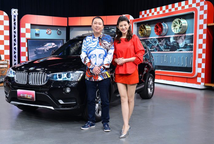 趙正平（左）愛車首度在節目曝光。（TVBS提供）