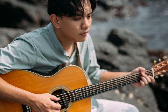 楊肅浩推出首張專輯《噶瑪蘭的風吹》。（典選音樂提供）