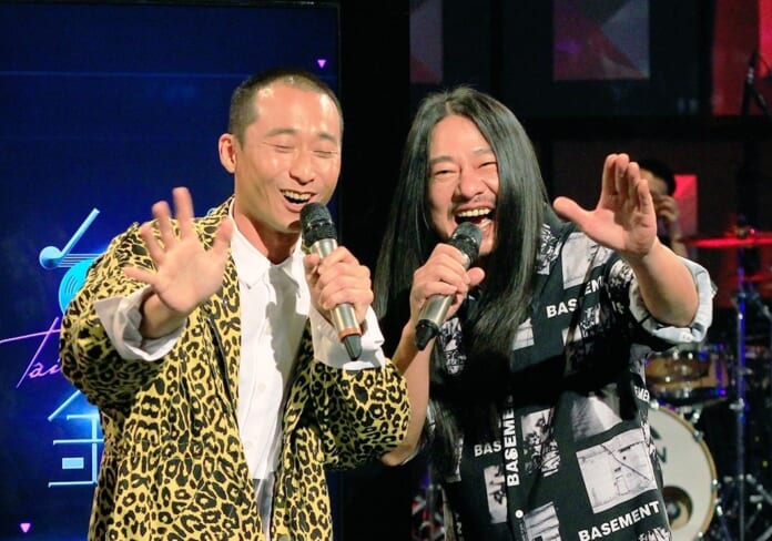 浩子（左）與乱彈阿翔以《台灣金頌》入圍綜藝節目主持人獎。（公視提供）