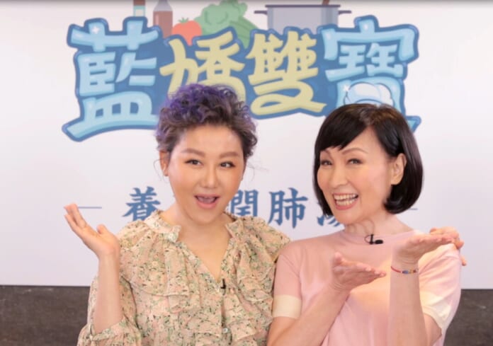 藍心湄（左）、寶媽合開新節目《藍嬌雙寶》。（搜哇臉書粉絲專頁提供）