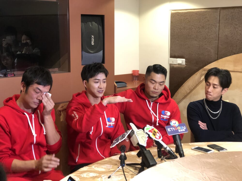 姚元浩（左起）回憶與江宏傑、李玖哲、陳漢典的比賽過往，忍不住噴淚。（吳維書攝）
