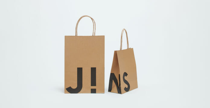 JINS推出環保紙袋。（JINS提供）