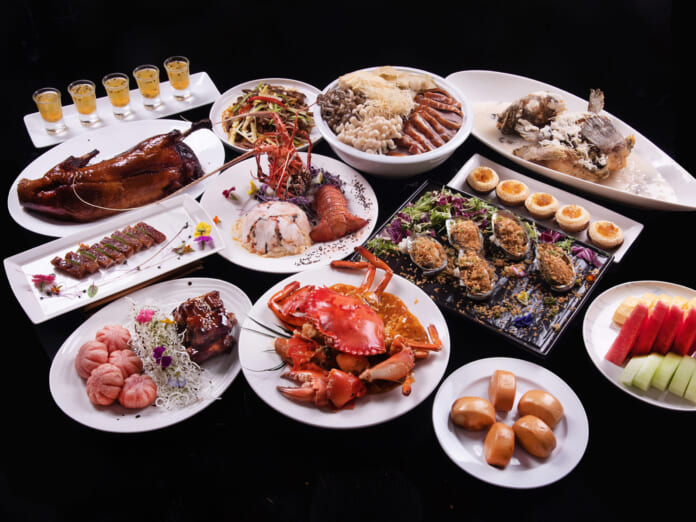 「桃花林中華料理」使用新鮮高級食材包含鮮美龍蝦、廣東片皮鴨、九孔鮑、燕窩與魚翅等。（大倉久和大飯店提供）