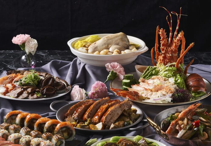 「饗饗」推出龍蝦與豬肋排為主的頂級異國料理百匯。（饗賓餐旅集團提供）