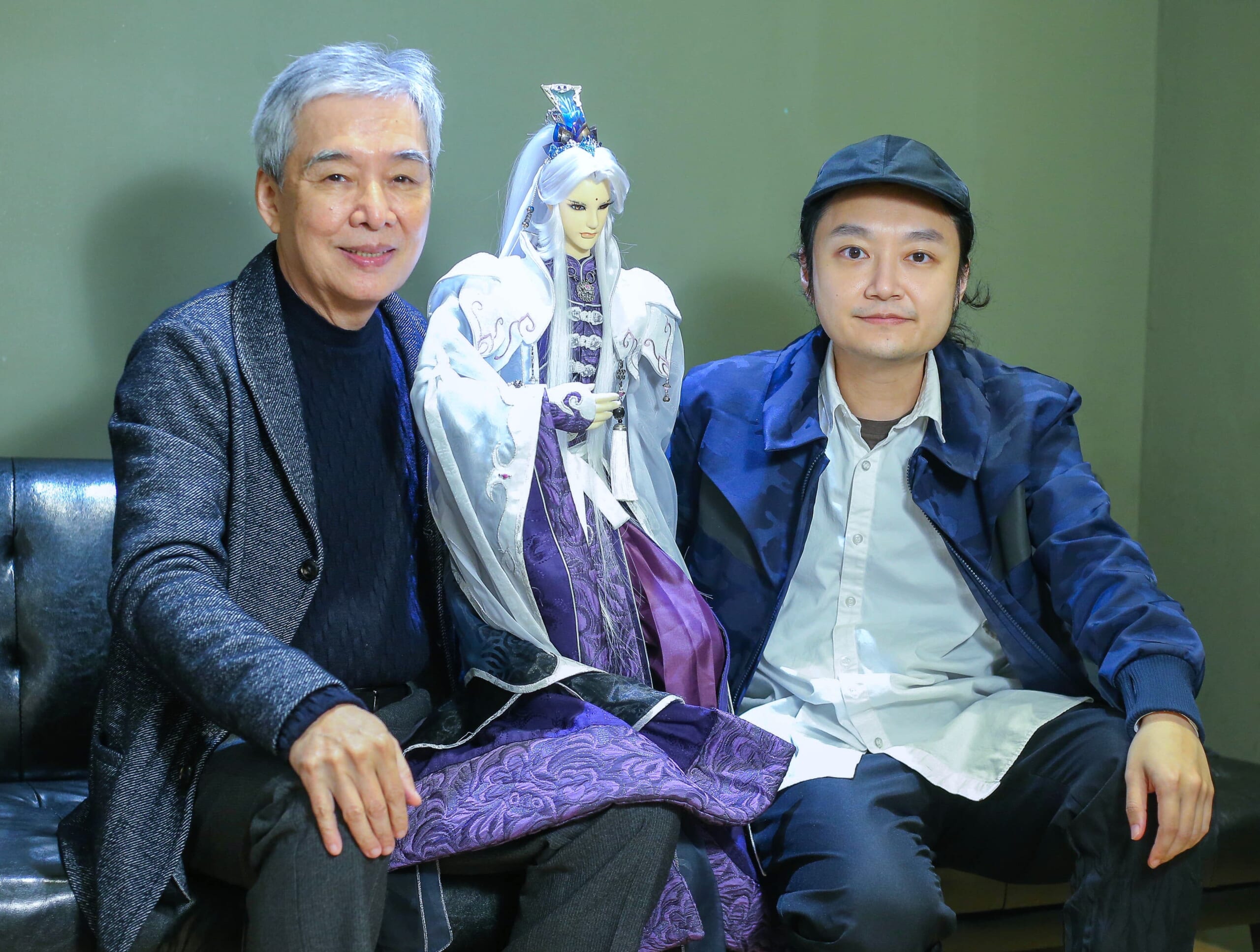 黃強華（左）與兒子黃亮勛為電影《素還真》宣傳，盼能吸引到非霹靂迷的觀眾進戲院支持。（粘耿豪攝）