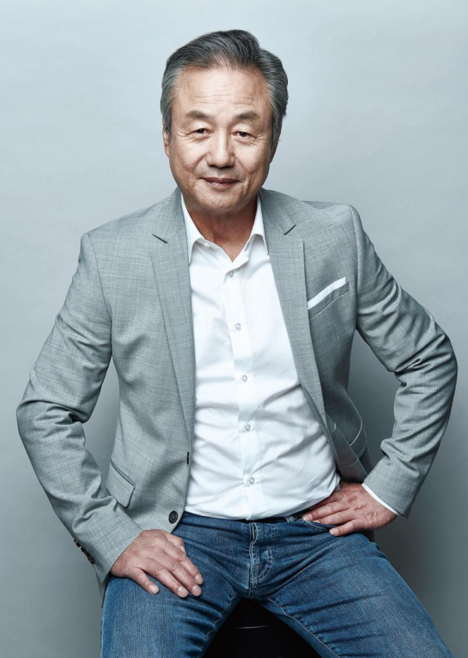鄭東煥出道將近50年，演過上百個不同的角色。（采昌提供）