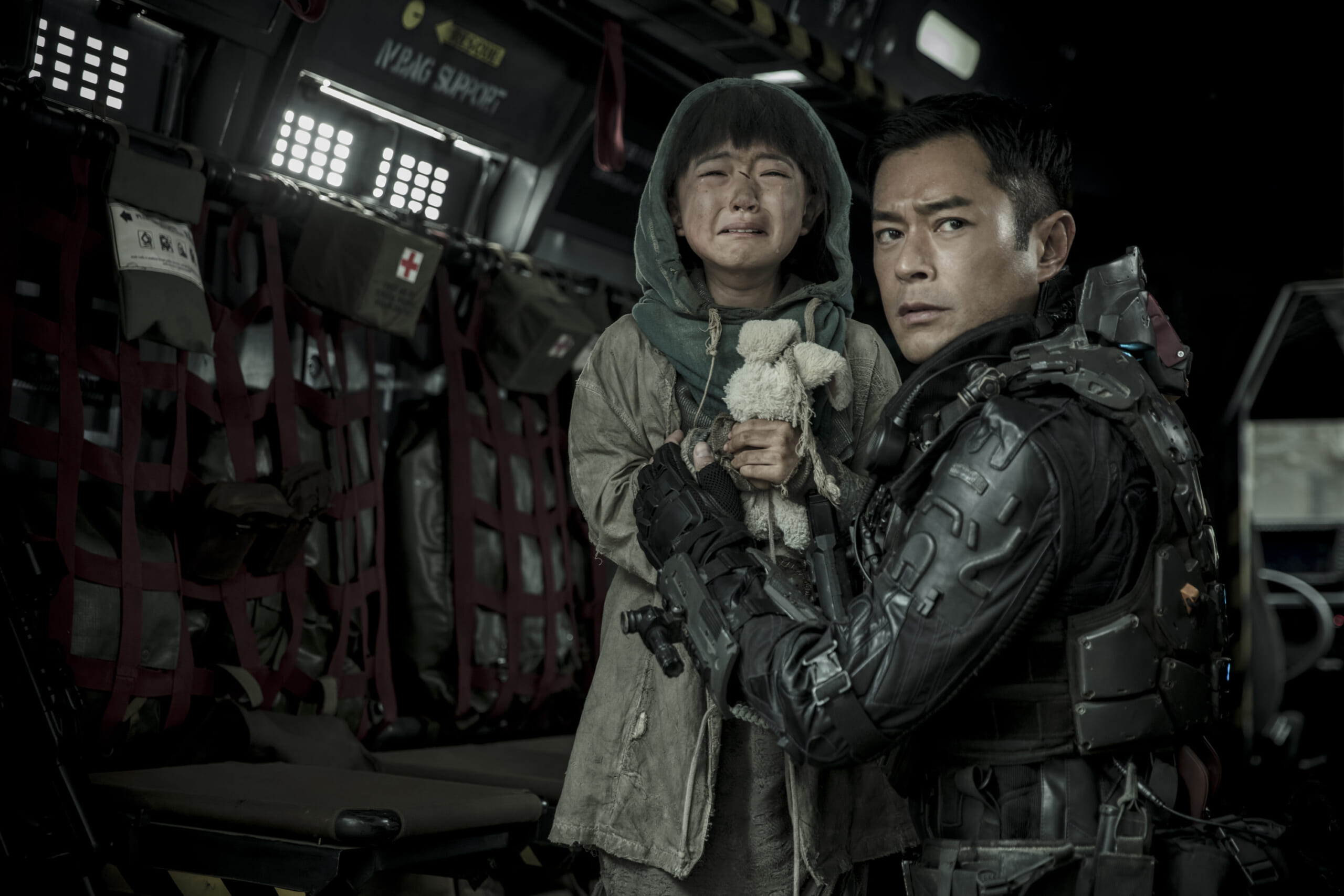 古天樂主演兼製作的科幻電影《明日戰記》登上香港最賣座華語片冠軍。（Netflix提供）