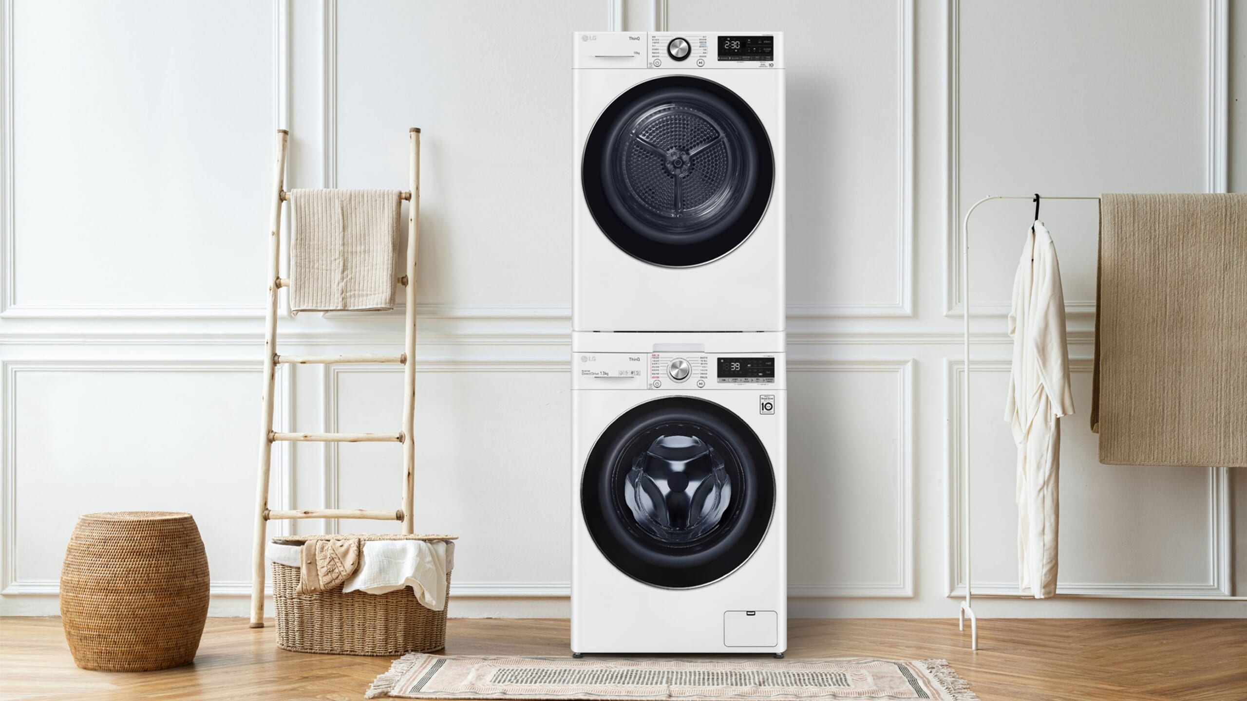 LG免曬衣乾衣機（上），可與滾筒洗衣機堆疊，適合小宅家電配置。（LG提供／古明弘台北傳真）