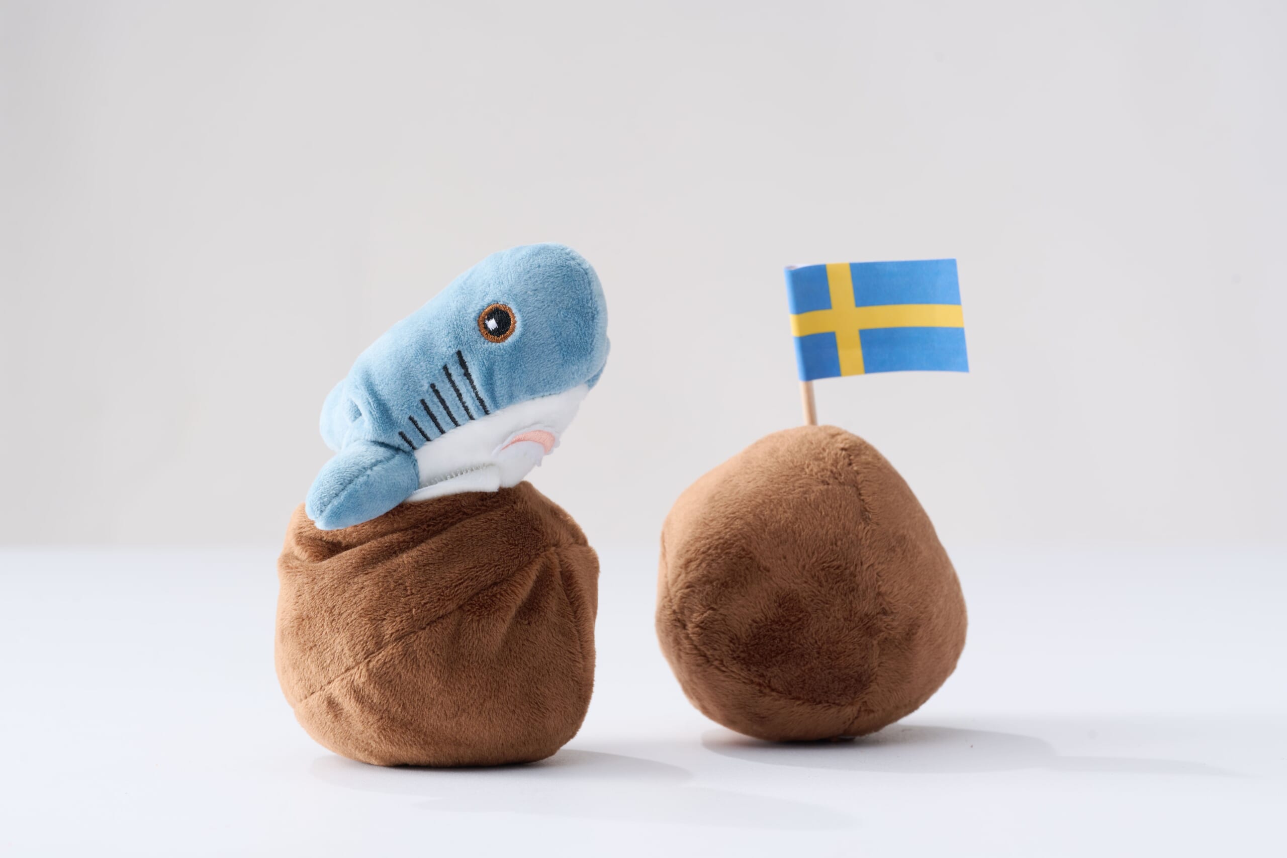 IKEA翻轉肉丸玩偶-鯊魚丸。（IKEA提供／古明弘台北傳真）