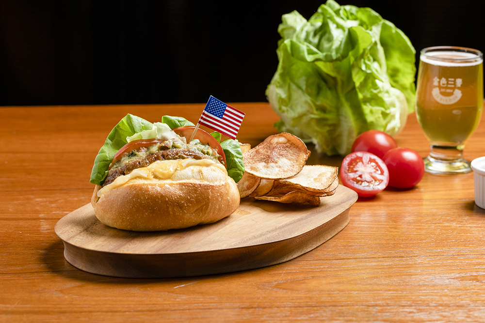 京站推薦蔬食料理包括金色三麥的超越未來蔬食堡，280元。（京站提供／朱世凱台北傳真）