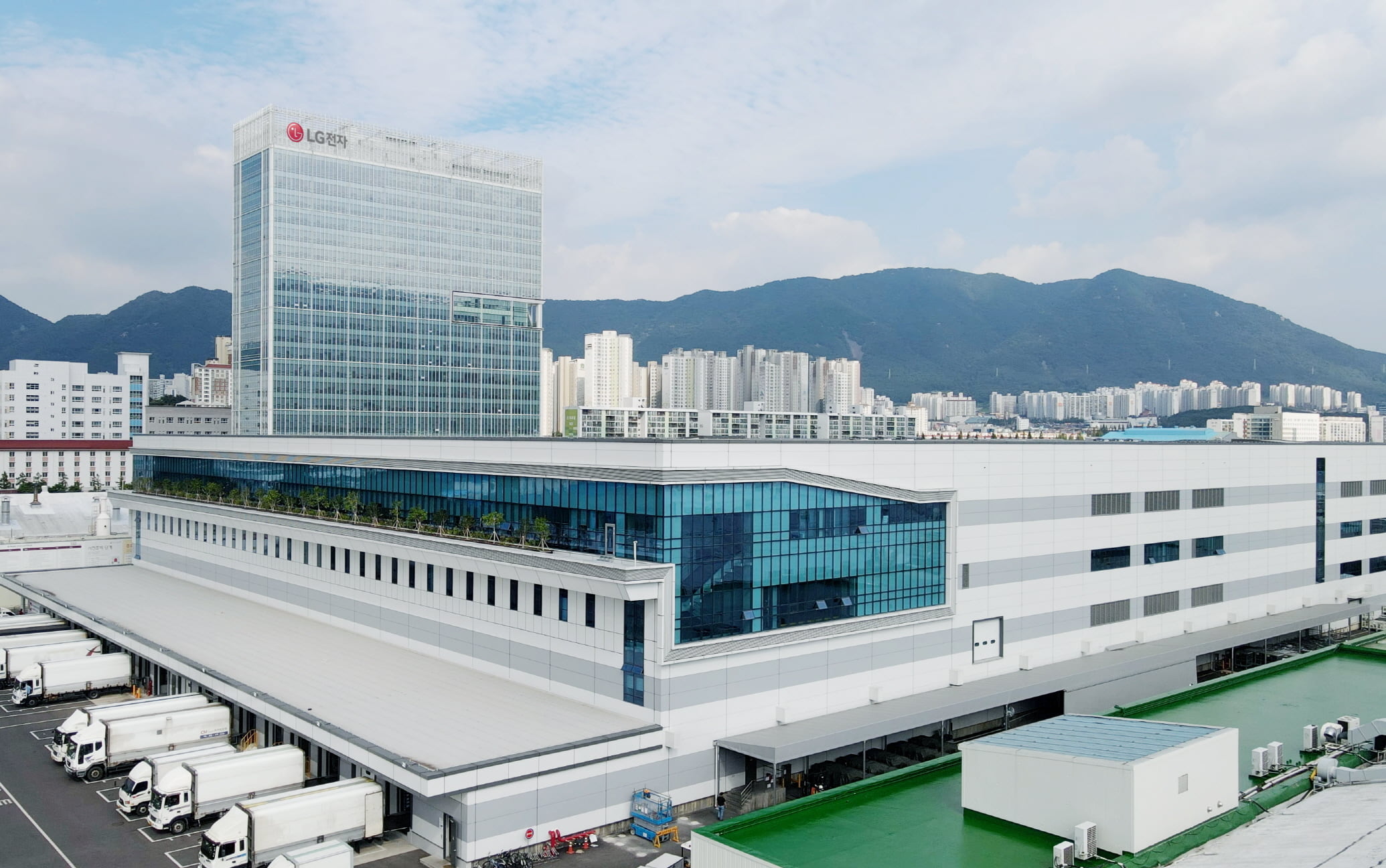 LG位於南昌的智慧園區被世界經濟論壇評選為燈塔工廠，廠內專門生產冰箱。（LG提供／古明弘首爾傳真）