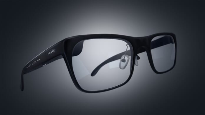 OPPO在MWC 2024發表Air Glass 3智慧眼鏡，支援觸控手勢，可輕鬆進行音樂播放、電話通話等功能。（OPPO提供／古明弘台北傳真）