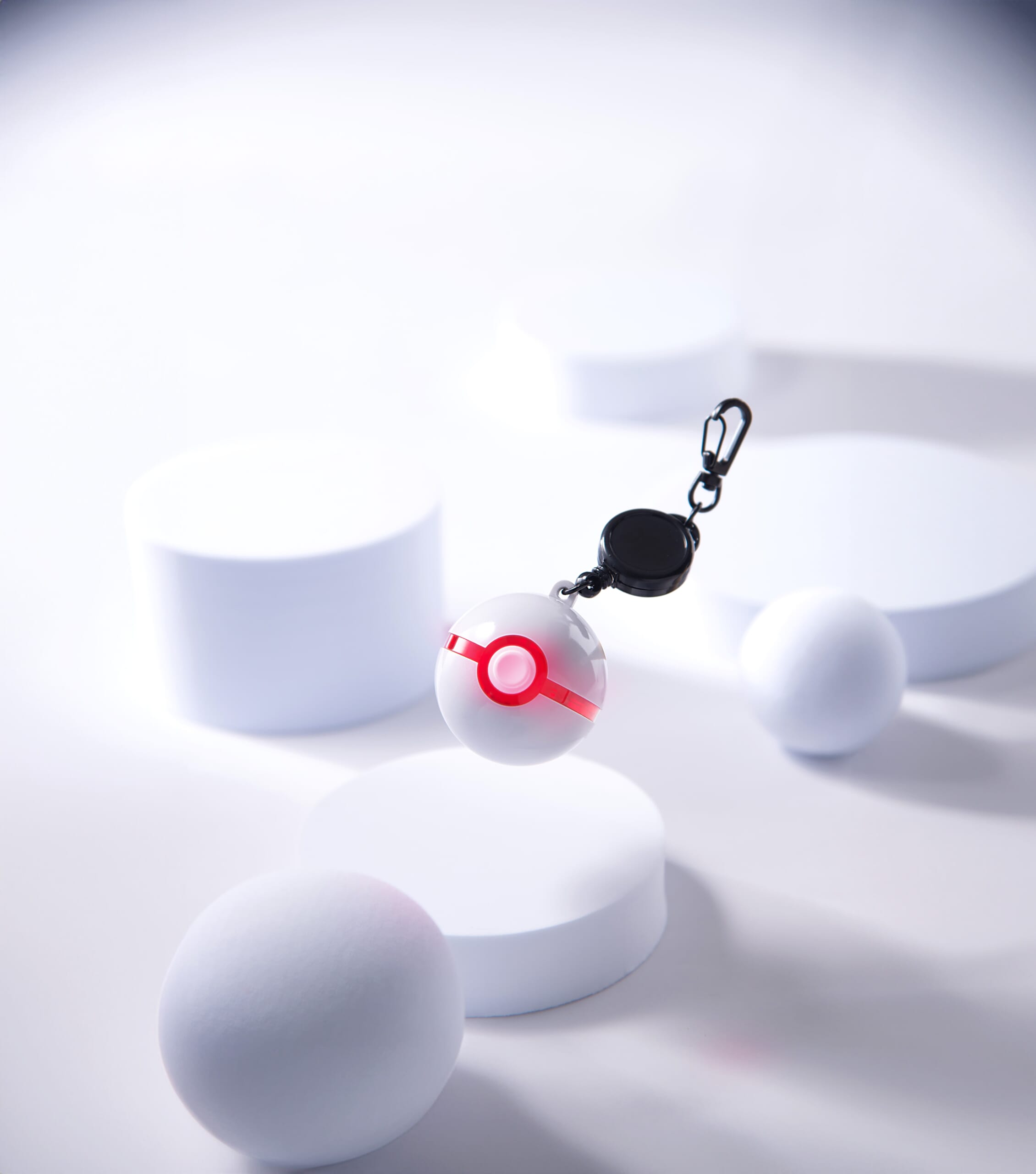 Pinkoi再度與悠遊卡公司合作推出第6款限定的寶可夢造型悠遊卡-3D紀念球，感應時會發出紅色光。（Pinkoi提供／古明弘台北傳真）
