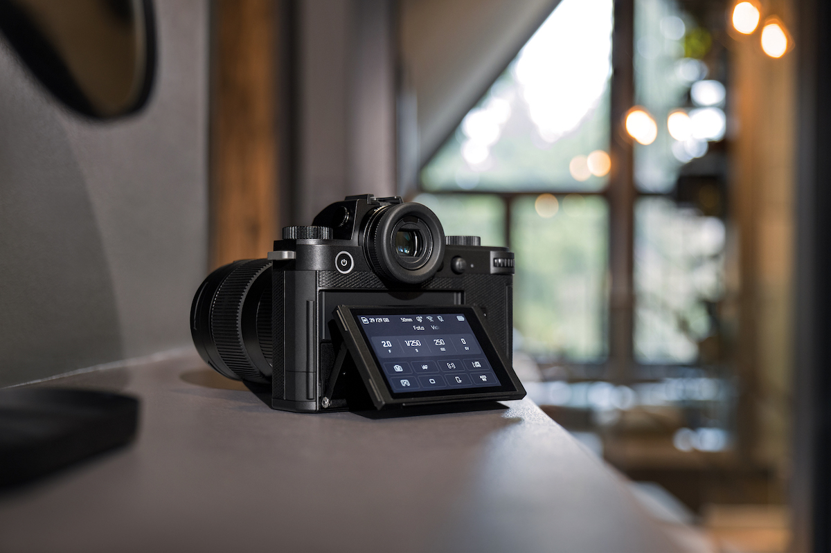 徠卡SL3 徠卡新款全片幅無反相機，新特點是可翻折的高品質3英吋高畫質觸控式螢幕，支援更多視角。（徠卡提供／古明弘台北傳真）