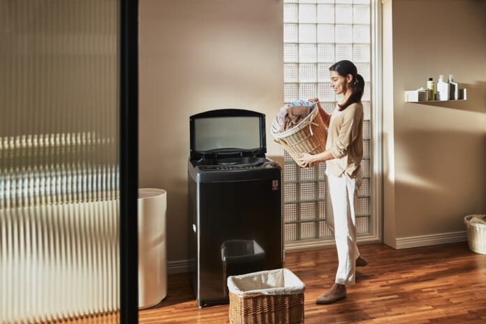 LG AI DD蒸氣直驅變頻洗衣機具備天然蒸氣殺菌、全不鏽鋼洗衣筒槽與TurboWash勁速洗等技術。（LG提供／古明弘台北傳真）