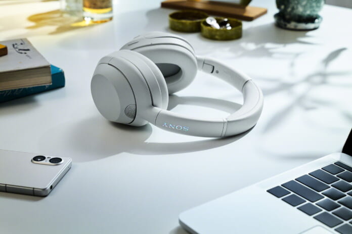 Sony WH-ULT900N耳罩式無線降噪耳機於建議售價為5990元。（Sony提供／古明弘台北傳真）